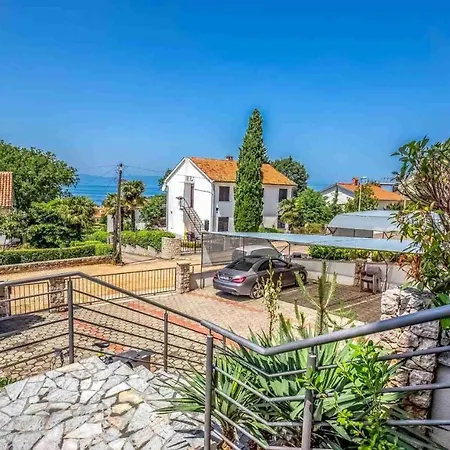 Luxury Sunflair Apartment *