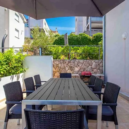Luxury Sunflair Apartment