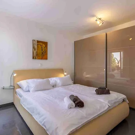 Luxury Sunflair Njivice
