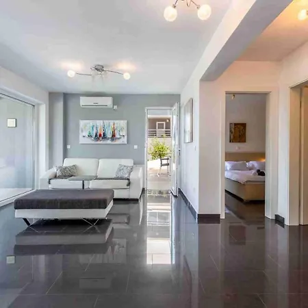 Luxury Sunflair Apartment *