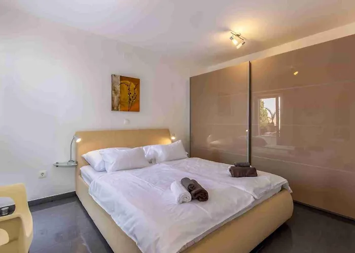 Luxury Sunflair Njivice